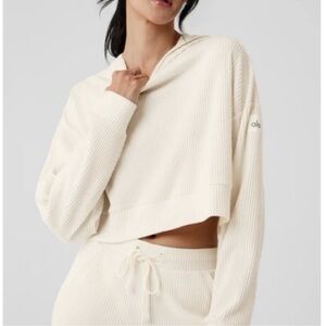 Alo Yoga Muse Lounge Set in Ivory Size XS